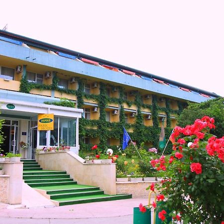 Park Hotel Persey Warna Exterior foto