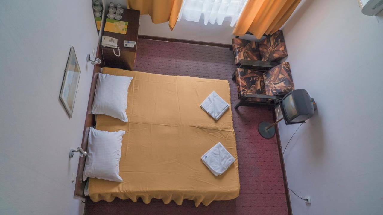 Park Hotel Persey Warna Exterior foto