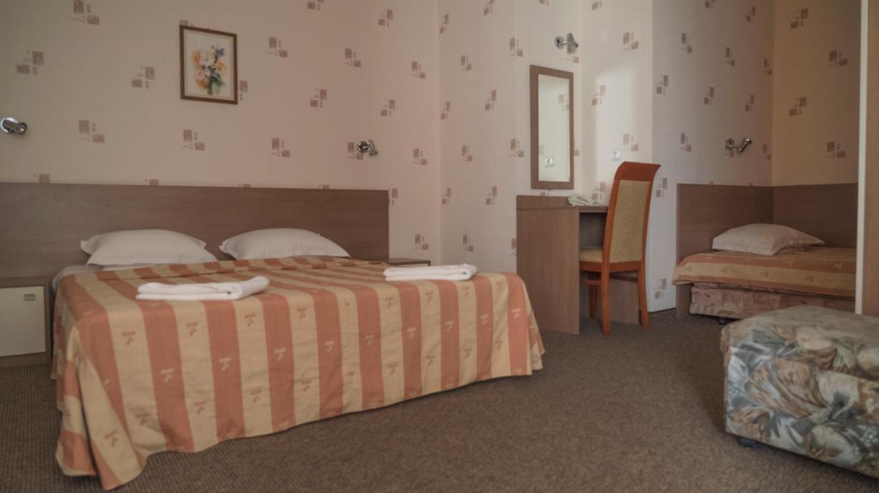 Park Hotel Persey Warna Exterior foto