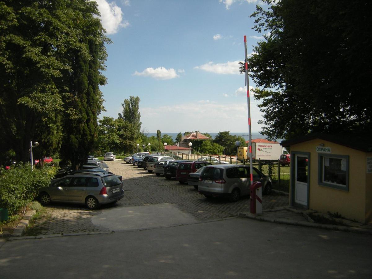 Park Hotel Persey Warna Exterior foto