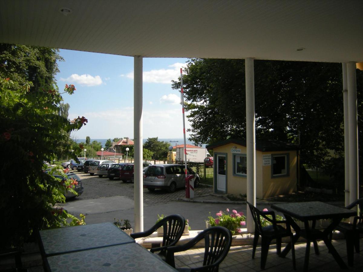 Park Hotel Persey Warna Exterior foto